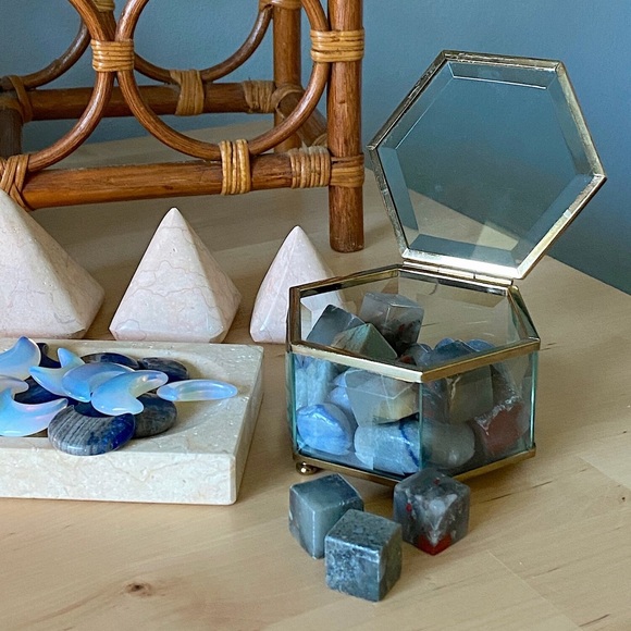 African Bloodstone Cube - Picture 4 of 4